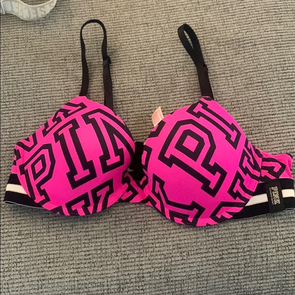 PINK Victoria's Secret Other - Womens PINK bra size 36B. Wired bra!